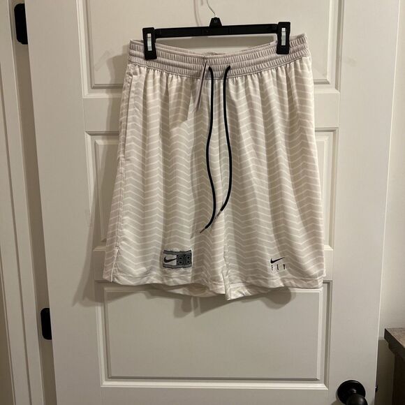 Nike Dri-Fit Women's L Swoosh Fly 96 Standard Fit Basketball Shorts Beige DX0557 - Picture 1 of 4
